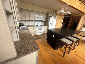 Casa (4 Bedrooms) | Servicio de la propiedad