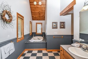 House (4 Bedrooms) | Property amenity