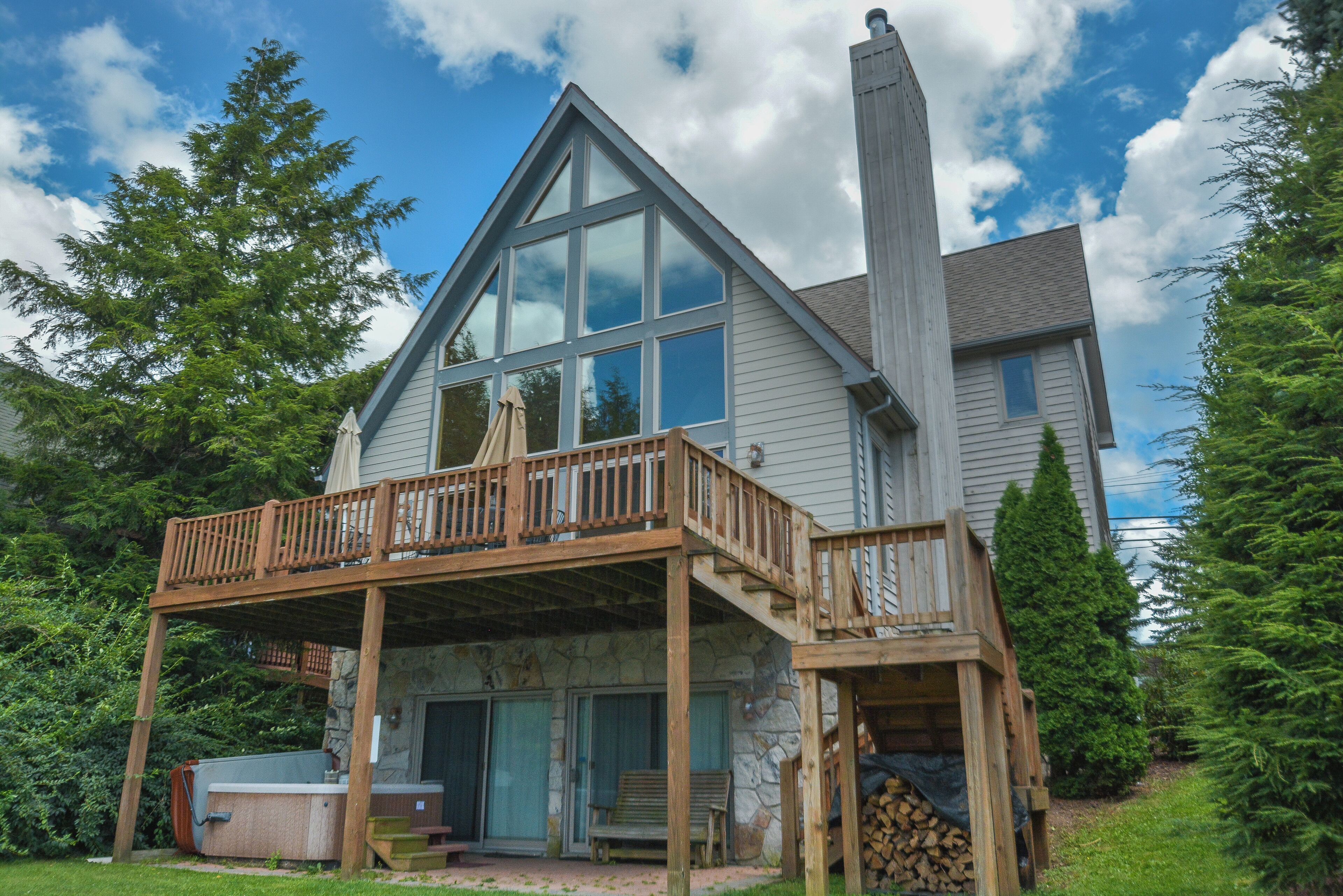 House (4 Bedrooms) | Exterior