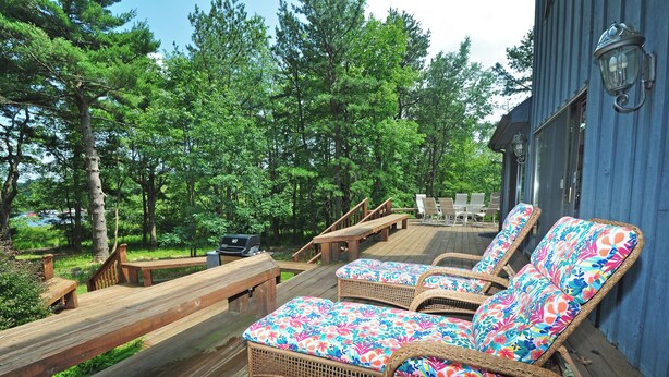 A wooden deck with wicker lounge chairs and a barbecue grill. - Sunrise by Taylor Made Deep Creek (Oakland)