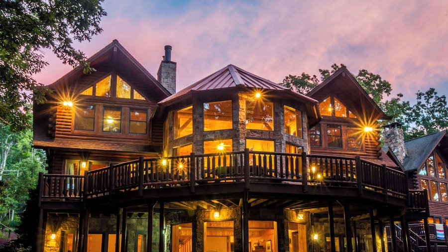 Grand Chestnut Lodge