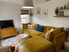 Smart TV - Recently renovated 1960's Bungalow centrally located in East Austin (Austin)