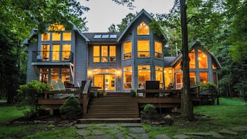 House (4 Bedrooms) | Front of property