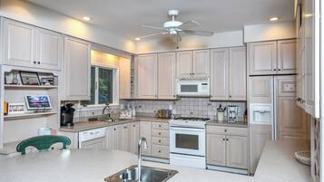 House (4 Bedrooms) | Property amenity