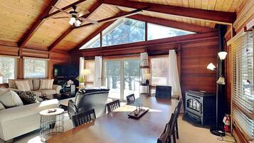House (3 Bedrooms) | Property amenity