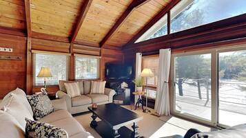 House (3 Bedrooms) | Property amenity