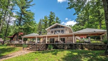 House (3 Bedrooms) | Exterior