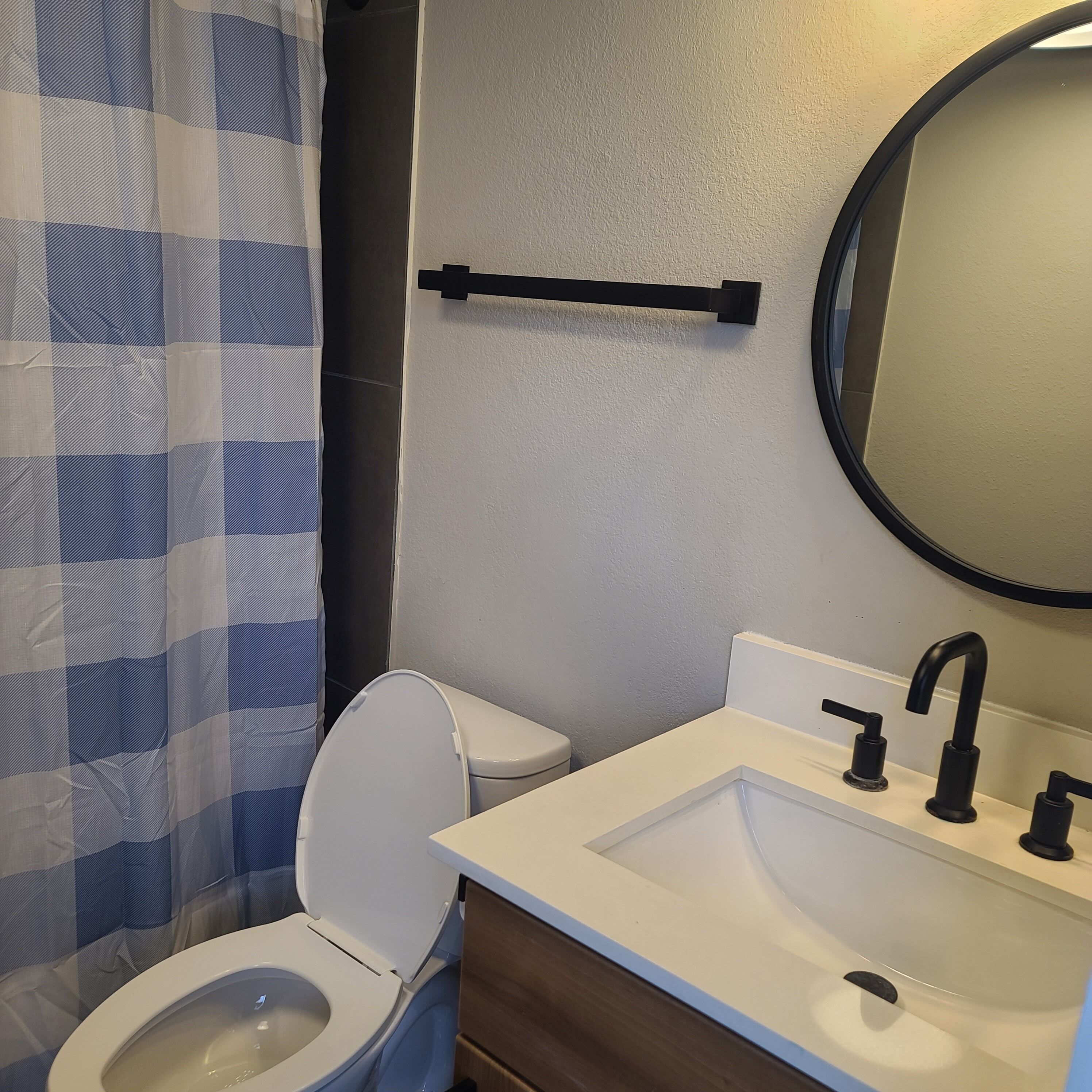 CLASSIC 1 BEDROOM WHITE ROCK DALLAS