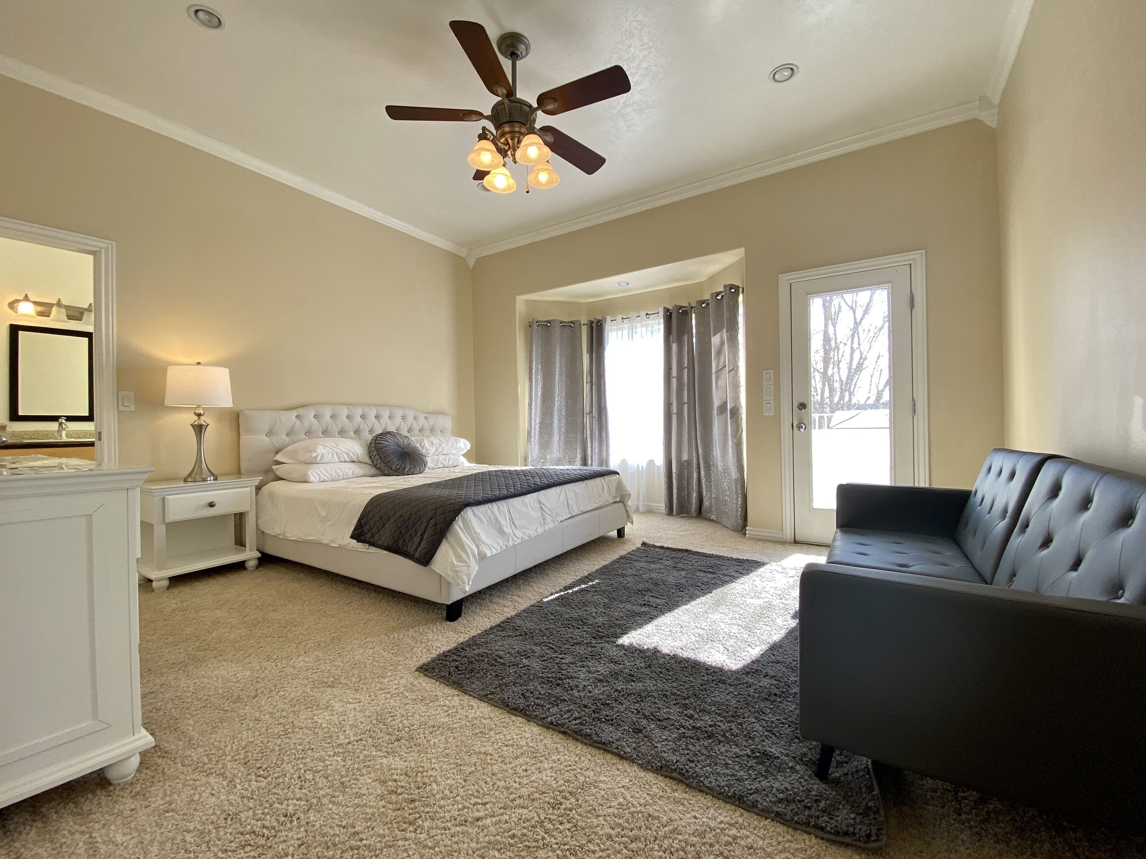 Great Location!*Views!*Family Friendly!*Near Universities!