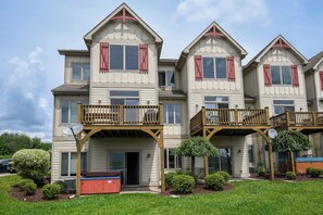 House (4 Bedrooms) | Front of property - The Lake & Ski Haus (McHenry)