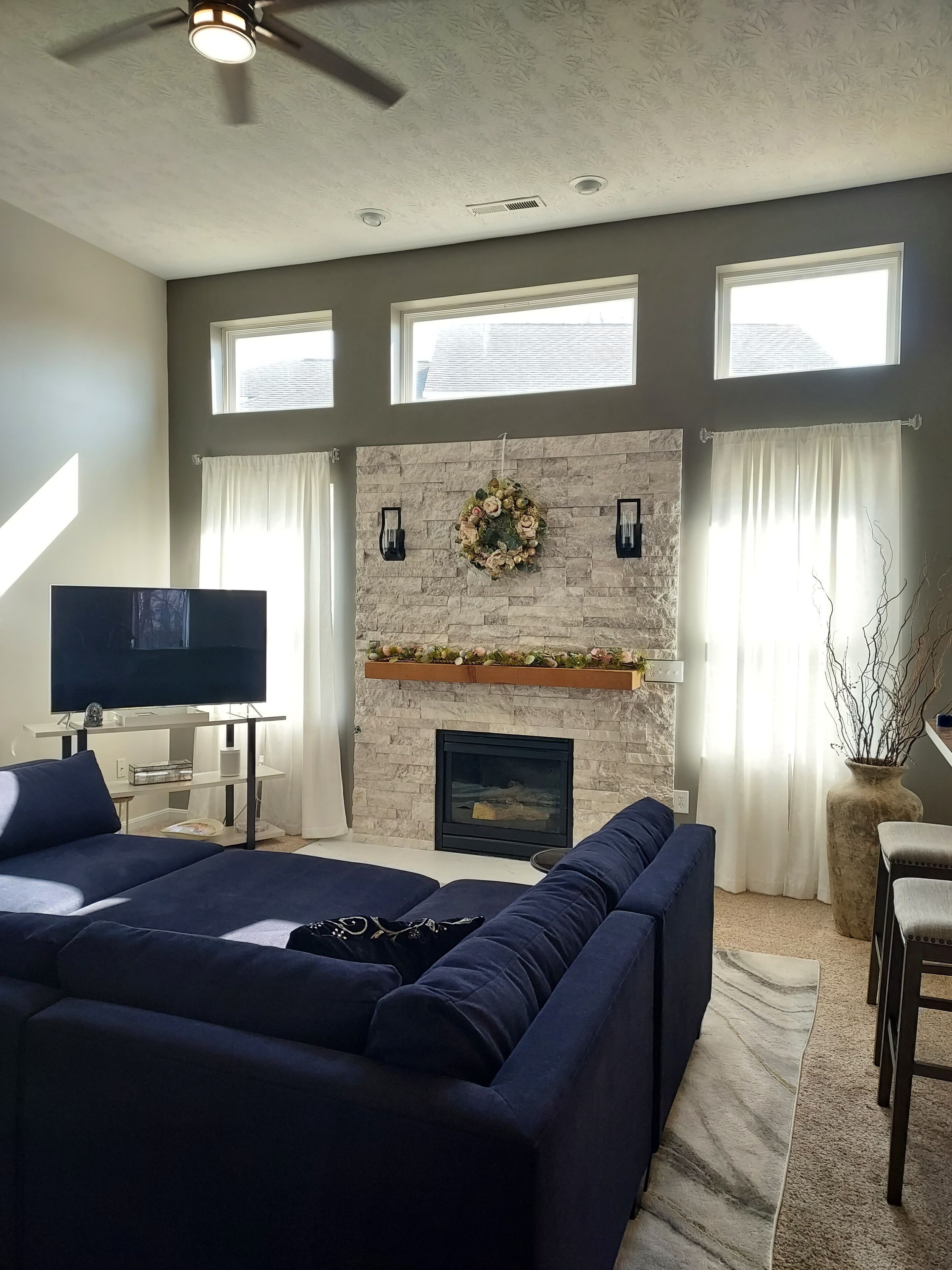 Classy and beautiful 2BR/2BA with gas firepit & hot tub  3 Sisters Getaway #4