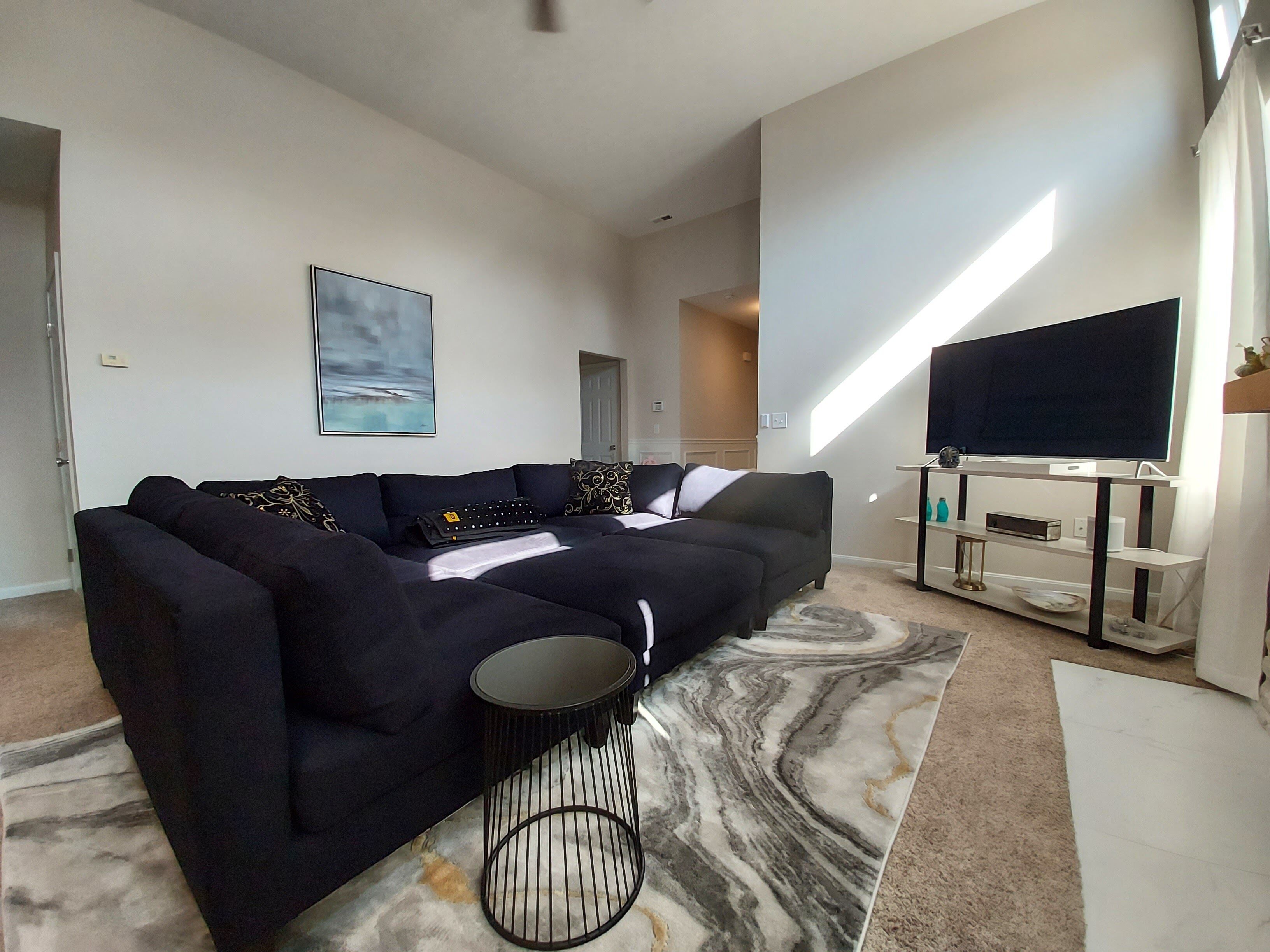 Classy and beautiful 2BR/2BA with gas firepit & hot tub  3 Sisters Getaway #4