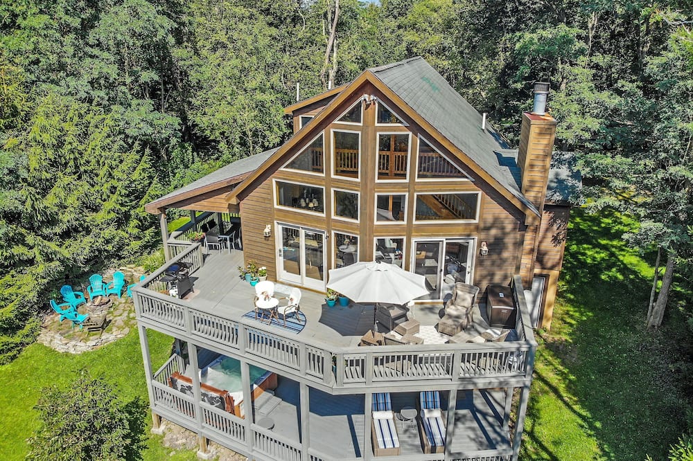 The Quarterdeck by Taylor Made Deep Creek - Oakland, MD