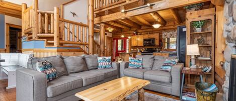 Ferienhaus, Mehrere Betten, Whirlpool | Wohnbereich | Fernseher, Kamin