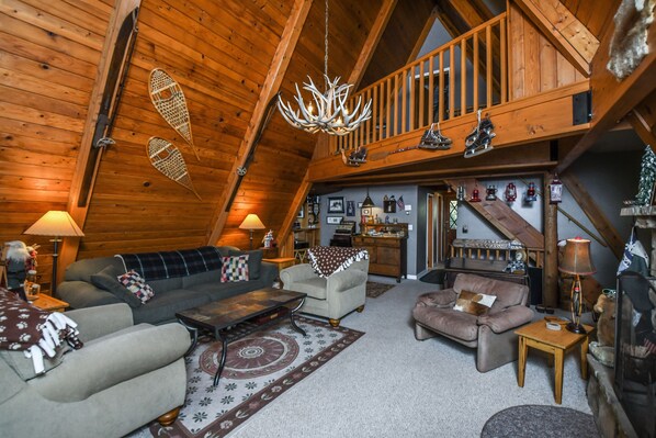 House, Multiple Beds, Fireplace | Interior