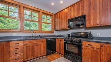 House (4 Bedrooms) | Property amenity