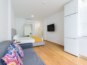 Iron/ironing board, travel cot, free WiFi, bed sheets