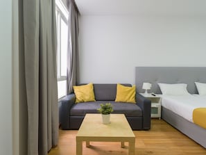 Fer et planche à repasser, lit de bébé portatif, accès au Wi-Fi (inclus)