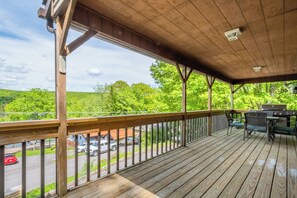 House (3 Bedrooms) | Property amenity - Views & Brews by Taylor Made Deep Creek (Oakland)