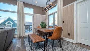 Maison, plusieurs lits, bain Ă remous | Restauration