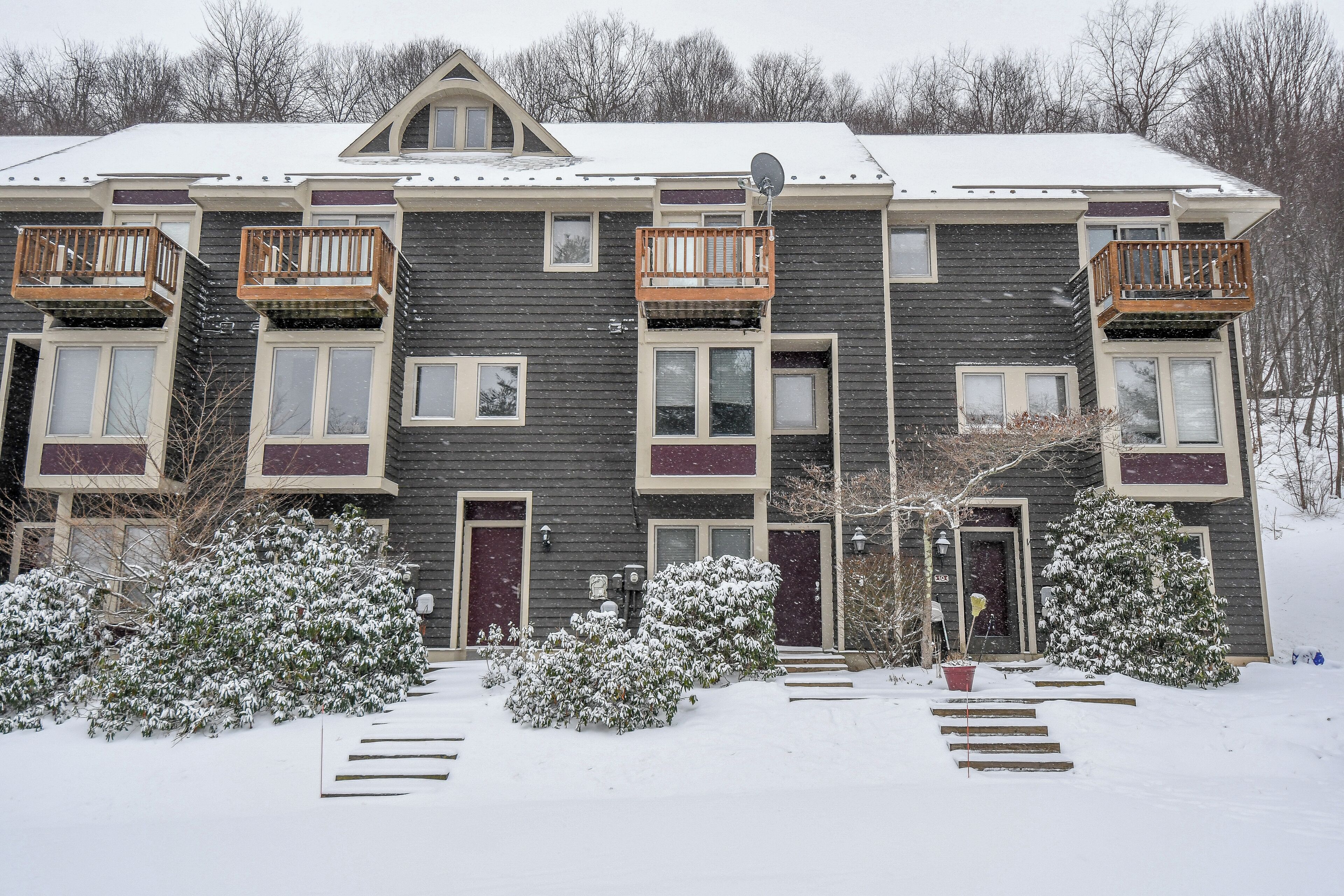 Studio (3 Bedrooms) | Property amenity