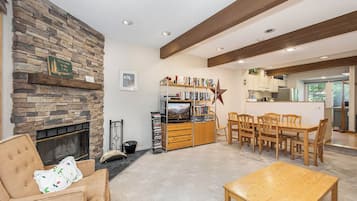 Studio (2 Bedrooms) | Property amenity