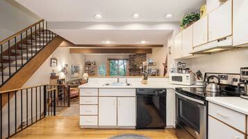 Studio (2 Bedrooms) | Property amenity