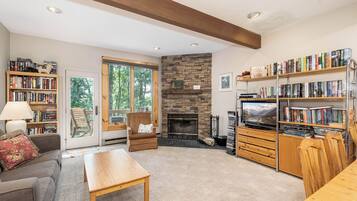 Studio (2 Bedrooms) | Front of property