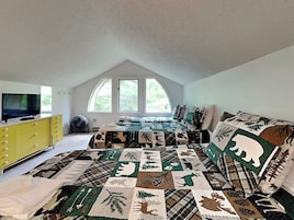 Studio (2 Bedrooms) | Property amenity