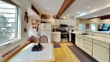 Studio (2 Bedrooms) | Tiện nghi, dịch vụ nơi lưu trú