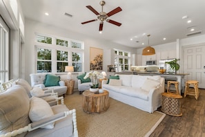 Smart TV, fireplace, ping pong, stereo