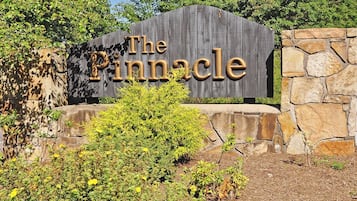 House (4 Bedrooms) | Property amenity