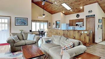 House (4 Bedrooms) | Property amenity