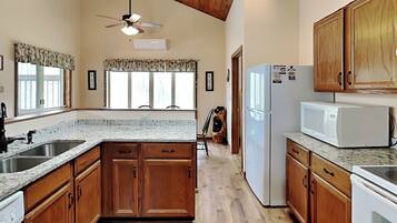 House (4 Bedrooms) | Property amenity