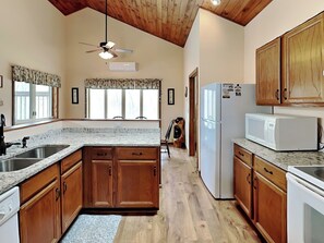 House (4 Bedrooms) | Property amenity