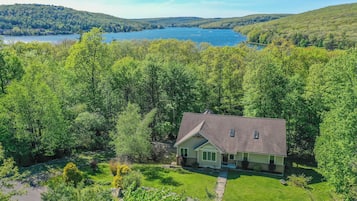 House (4 Bedrooms) | Front of property