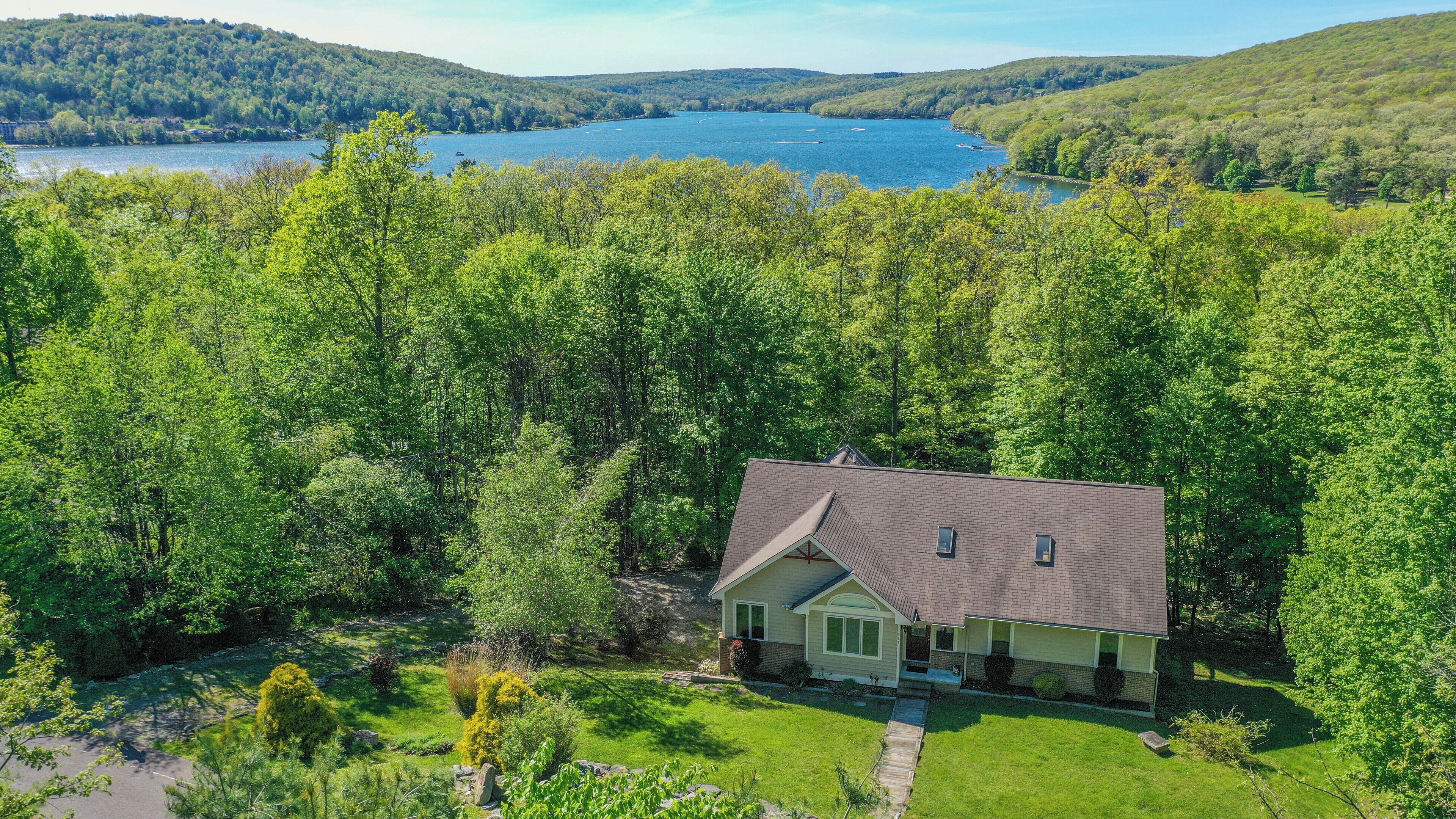 House (4 Bedrooms) | Front of property