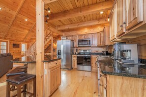 منزل (5 Bedrooms) | وسائل الراحة في المنشأة