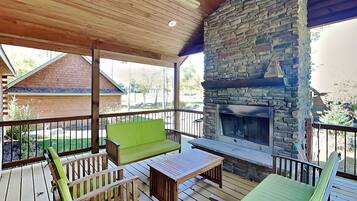 House (6 Bedrooms) | Property amenity