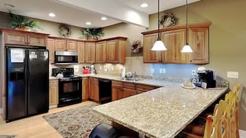 House (5 Bedrooms) | Property amenity