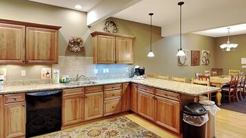 House (5 Bedrooms) | Property amenity