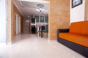 Téléviseur à écran plat de 42 po avec télévision numérique, téléviseur