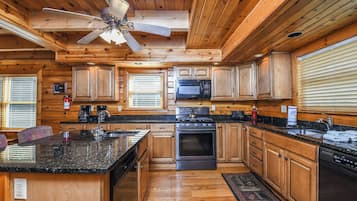 House (6 Bedrooms) | Property amenity