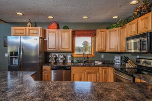 House (4 Bedrooms) | Property amenity - Windsor House by Taylor Made Deep Creek (Oakland)