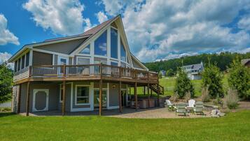 House (4 Bedrooms) | Exterior