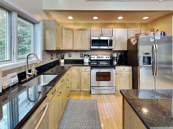 House (5 Bedrooms) | Property amenity - Wispering Waters by Taylor Made Deep Creek (McHenry)