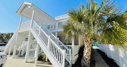 Bright cozy duplex unit with a pool B