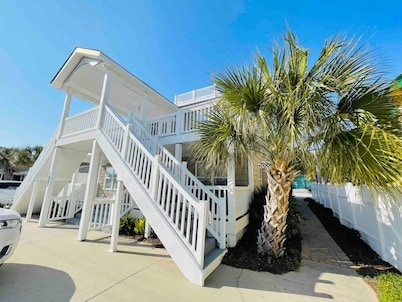 Spacious Beach Duplex | 5 Bedrooms | Pool #B