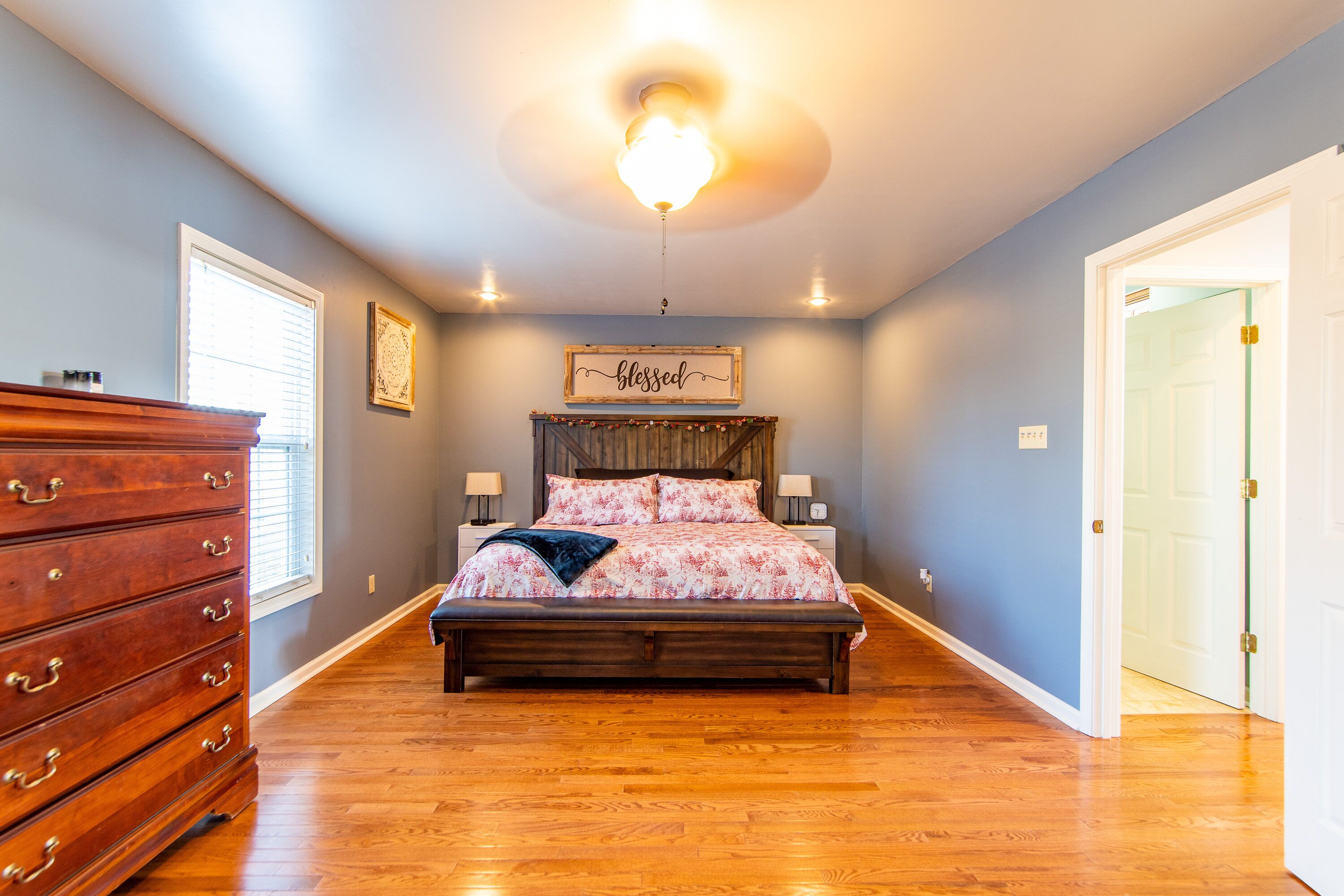 2 dormitorios, tabla de planchar con plancha, wifi gratis y ropa de cama