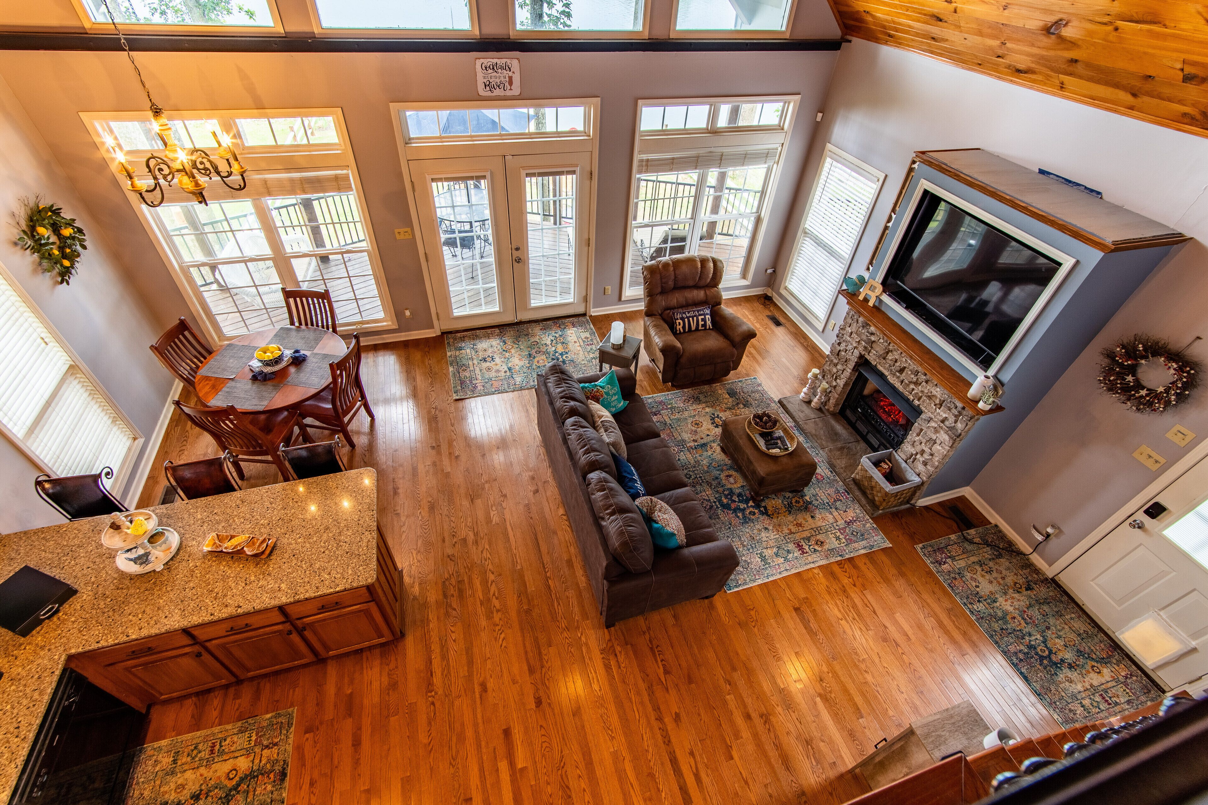 Gorgeous River Cabin King Beds Hot Tub Kayaks Fire Pit. 